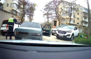 Новости » Криминал и ЧП: Керчанина, уже лишённого прав за нетрезвую езду, вновь поймали на авто (видео )