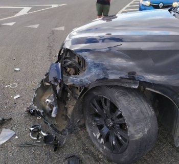 Новости » Криминал и ЧП: При столкновении «Volkswagen» и «BMW» на Тавриде пострадал человек