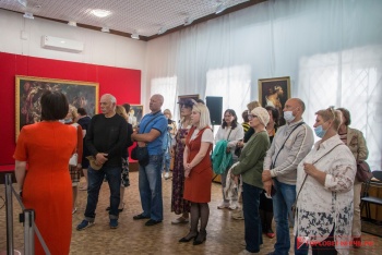 Новости » Общество: Выставка «Золотой век европейской живописи» открылась в Керчи