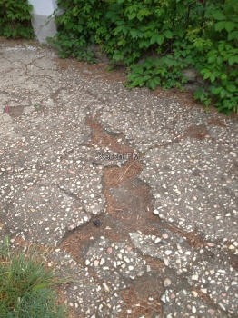 Новости » Общество: Керчане 4 года не могут добиться ремонта пешеходной дорожки у школы в Аршинцево