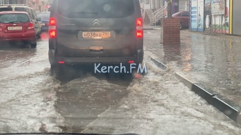 Новости » Общество: Дождь затопил улицы Керчи