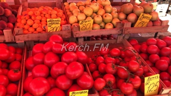 Черешня по 100, помидоры по 60 – большая сельхозярмарка прошла на оптовом в Керчи