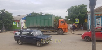 Новости » Общество: Часть центра Керчи ограничена для движения транспорта