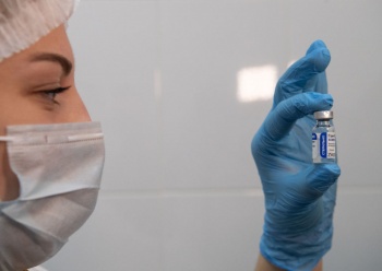 Новости » Общество: Работники сферы услуг в Крыму должны пройти вакцинацию от коронавируса, – Указ Аксенова