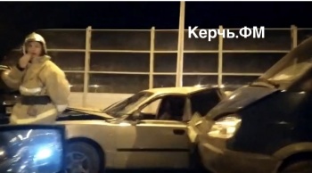 Новости » Криминал и ЧП: На путепроводе по ШГС авария с несколькими авто