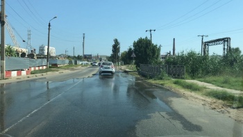В Керчи дорога на АТП залита водой