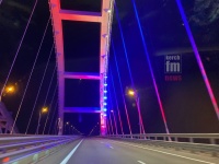 Новости » Общество: Освещение на одной из арок Крымского моста продолжает слепить автомобилистов