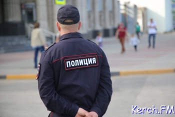 Новости » Общество: Полицейские в Керчи  задержали находящегося в федеральном розыске гражданина