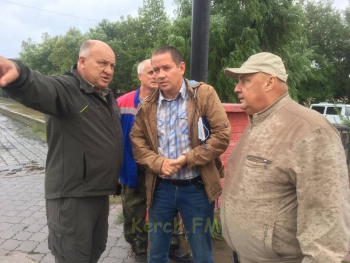 Новости » Общество: В Керчи начали эвакуацию граждан из подтопляемой территории