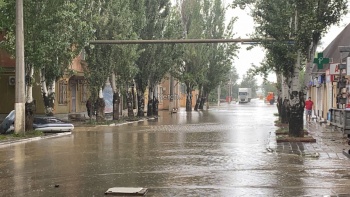 Новости » Общество: Состояние центральных улиц на 13.30 – Самойленко перекрыли, большая часть -затоплены