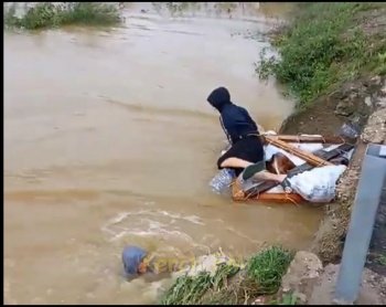 Подростки под Керчью устроили сплав по опасной реке