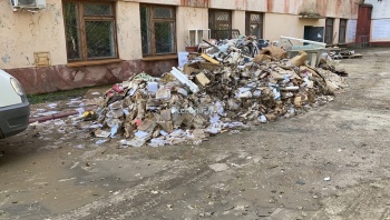 Горы мокрой документации: в больнице Керчи справляются с последствиями потопа