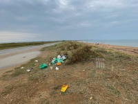 Новости » Общество: Путь из Керчи на "Перемычку": сплошная на ямах, мусор после отдыхающих