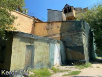 Новости » Общество: Здание керченского маслозавода скрыли от глаз