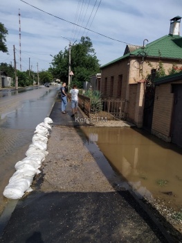 Еще один потоп в Керчи: вода заливает улицы в Аршинцево