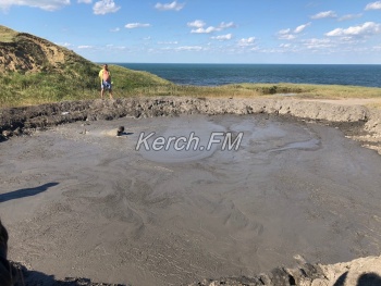 Новости » Общество: А вы купались в грязи? Керчане побывали на Кучугурских грязевых вулканах