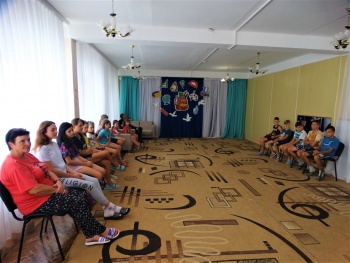 Новости » Общество: Полицейские Керчи встретились с преподавателями и воспитанниками центра соцпомощи