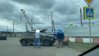 Новости » Криминал и ЧП: Два кроссовера не поделили дорогу на АТП в Керчи