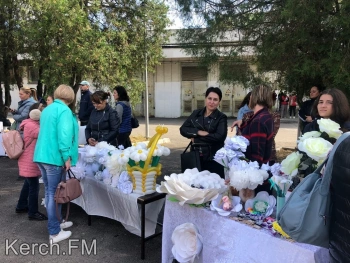Новости » Общество: Керчане собрали более 600 тысяч рублей в акции «Белый цветок »
