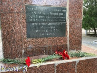 Новости » Общество: Депутаты керченского горсовета возложили цветы к Братской могиле в Аджимушкае