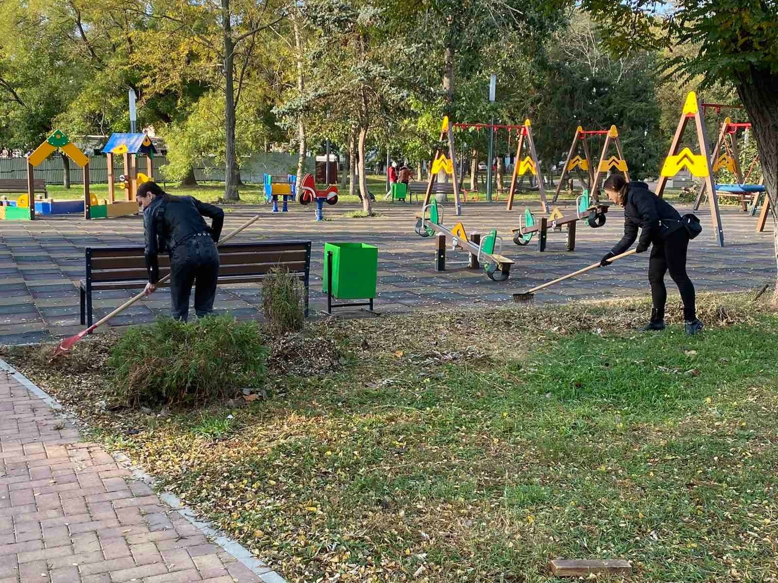 Новости керчи мой город. Работники администрации города Керчи. Бег в Керчи. В Керчи открыли молодёжный парк.