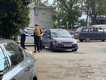 Новости » Криминал и ЧП: В Керчи столкнулись «Lada» и «Ford»