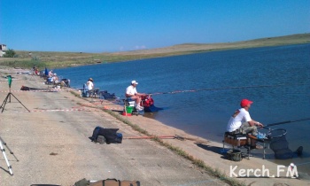 Новости » Общество: В Крыму в некоторых районах ограничат любительскую рыбалку
