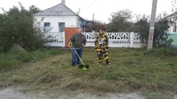 Новости » Общество: Тимуровцы Керчи оказали помощь пожилому жителю Аджимушкая