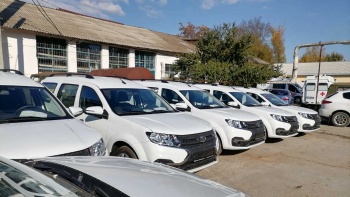 Новости » Общество: Керченские больницы получили два новых автомобиля
