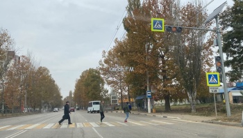 Новости » Общество: В Керчи не работает новый светофор на Генерала Петрова