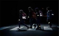 Новости » Общество: Пешеходам Керчи разъяснили, что такое световозвращающие элементы и как ими пользоваться