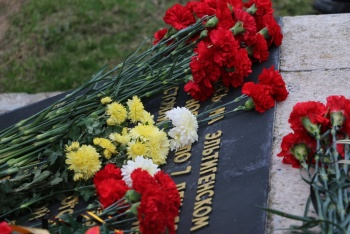 Новости » Общество: Годовщину начала Керченско-Эльтигенской десантной операции отметили возложением цветов