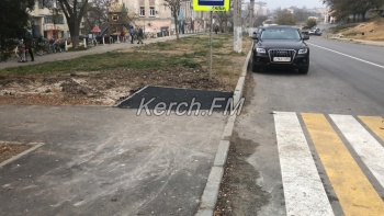 Новости » Общество: Удивительно: водоканал восстановил пешеходную дорожку после ремонта водовода в Керчи