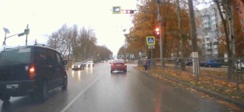 Керчане стали свидетелями проезда на красный (видеорегистратор)