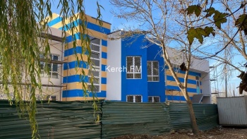 Новости » Общество: Фасад нового детского сада на Клинковского преображается