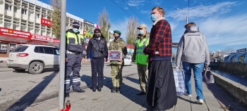 Новости » Общество: Память жертв ДТП почтили в Керчи