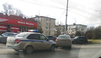 Новости » Криминал и ЧП: В Керчи легковые машины попали в ДТП на Вокзальном шоссе