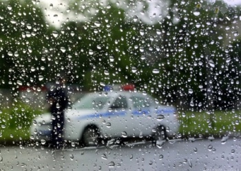 Новости » Общество: Крымских водителей просят быть внимательнее за рулем в период ухудшения погодных условий