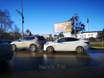 Новости » Криминал и ЧП: Первое морозное утро в Керчи собрало урожай ДТП