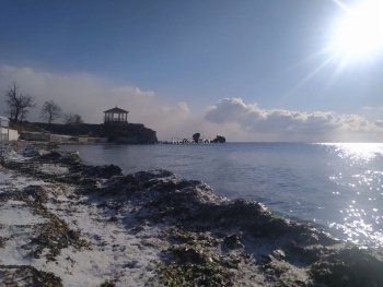 Новости » Общество: Зимняя красота у моря – фото от керчан