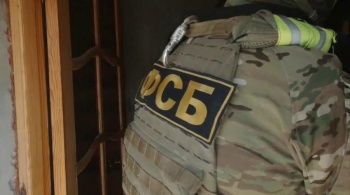 Новости » Криминал и ЧП: Сотрудники ФСБ задержали в Крыму подозреваемых в крупном мошенничестве