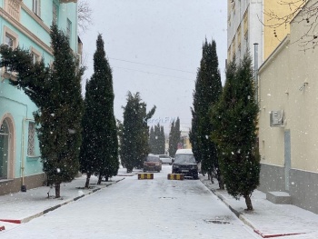 Новости » Общество: Снег, гололед и сильный ветер передают по Крыму в ближайшие двое суток
