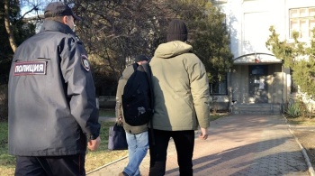 Новости » Криминал и ЧП: В Керчи задержали девятиклассника из-за ложного звонка о подрыве школы