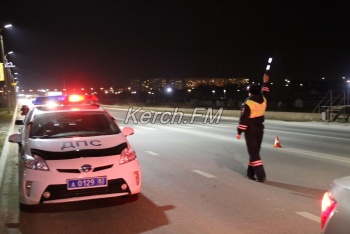 Новости » Общество: За несколько дней в Керчи оштрафовали 18 пешеходов за переход дороги в неположенных местах