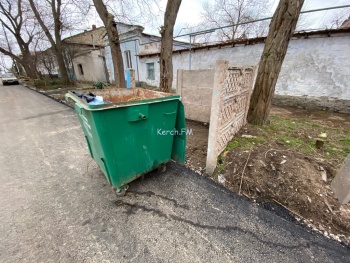 В Керчи на улице Крупской не сделали мусорные площадки