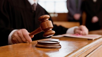Новости » Общество: Суд заключил под стражу крымчанку, которая выбросила из окна свою 8-ллетнюю дочь