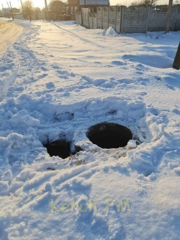 Новости » Криминал и ЧП: В двухметровую яму  после земляных работ в Аджимушкае упала девочка