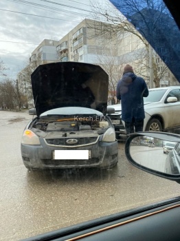 Еще одна авария произошла в Керчи на перекрестке Генерала Петрова-Сморжевского