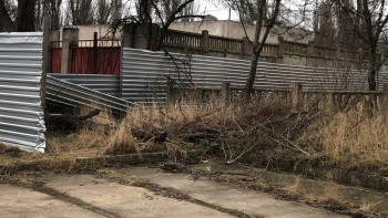 В Аршинцево оградили территорию для строительства новой подстанции скорой помощи