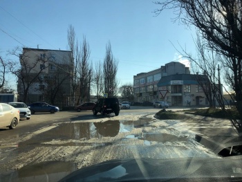 Несколько улиц в центре Керчи залиты водой